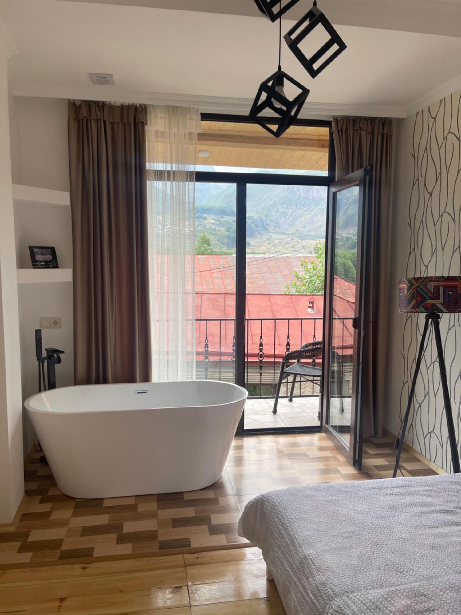 Sunny Guesthouse Kazbegi Εξωτερικό φωτογραφία